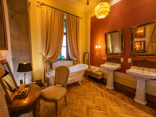 The Éva Suite