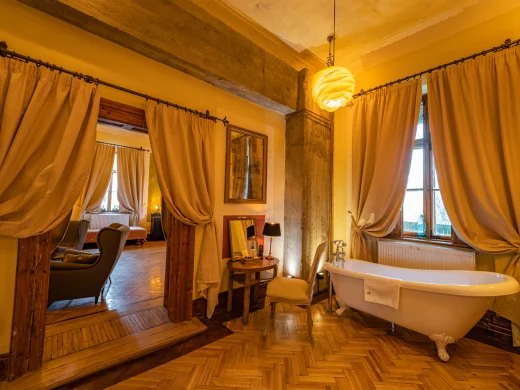 The Éva Suite