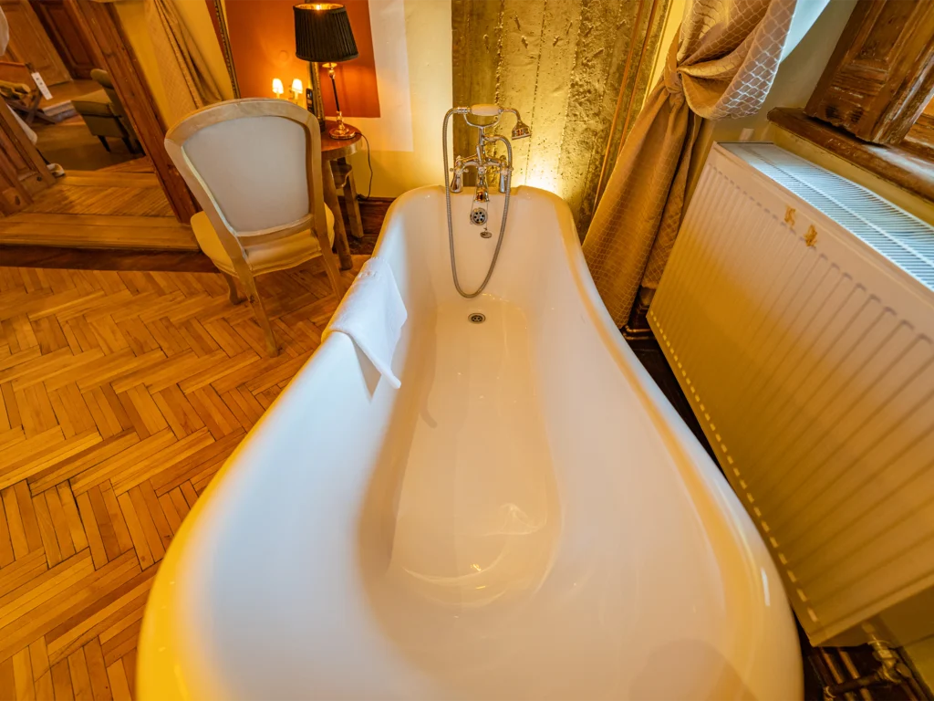 The Éva Suite